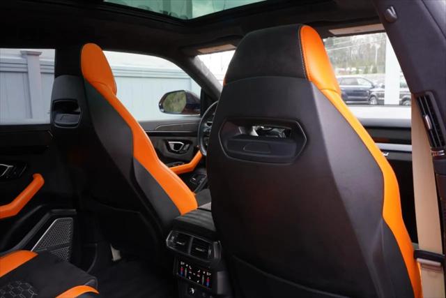 2022 Lamborghini Urus Pearl Capsule