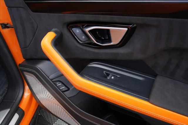 2022 Lamborghini Urus Pearl Capsule