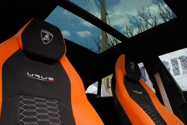 2022 Lamborghini Urus Pearl Capsule