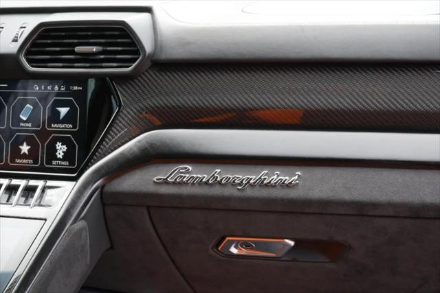 2022 Lamborghini Urus Pearl Capsule