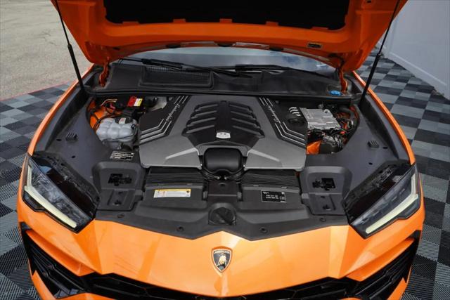 2022 Lamborghini Urus Pearl Capsule