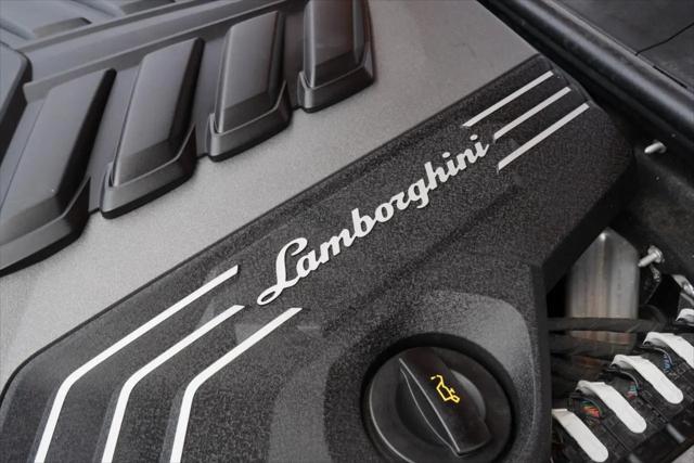 2022 Lamborghini Urus Pearl Capsule