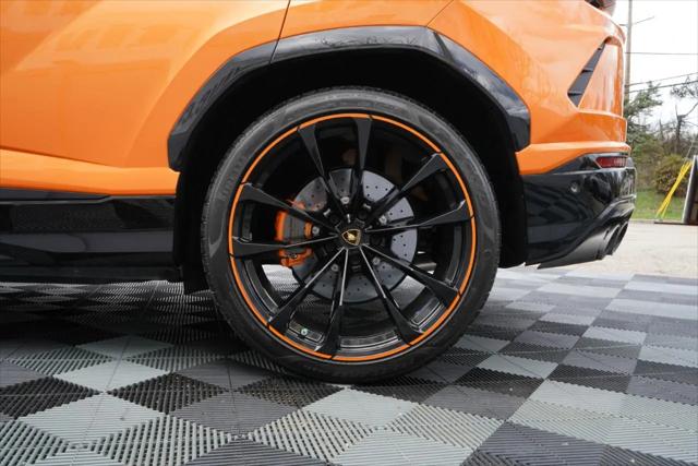 2022 Lamborghini Urus Pearl Capsule