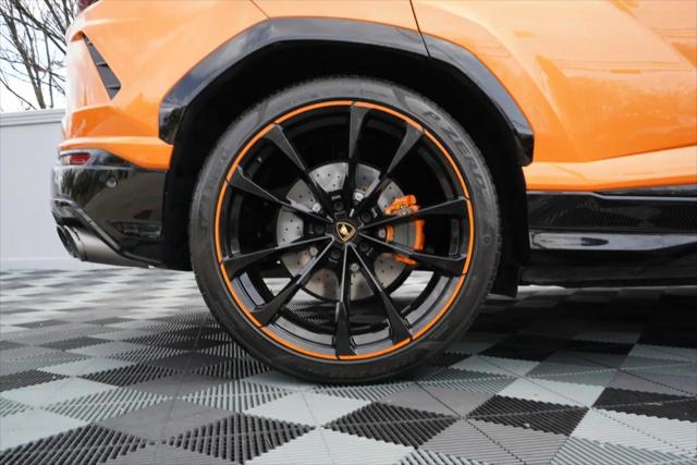 2022 Lamborghini Urus Pearl Capsule