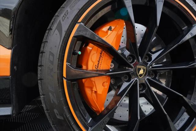 2022 Lamborghini Urus Pearl Capsule