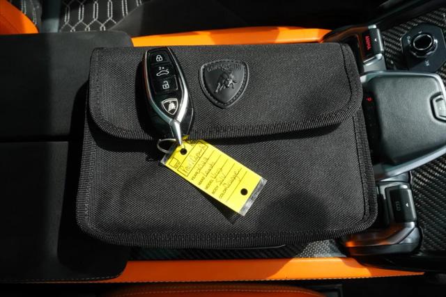 2022 Lamborghini Urus Pearl Capsule