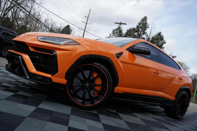 2022 Lamborghini Urus Pearl Capsule