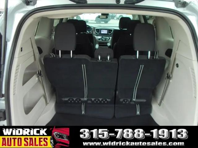 2023 Chrysler Voyager LX