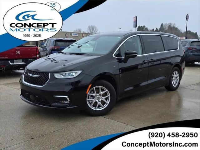 2024 Chrysler Pacifica Touring L for sale in Sheboygan, WI
