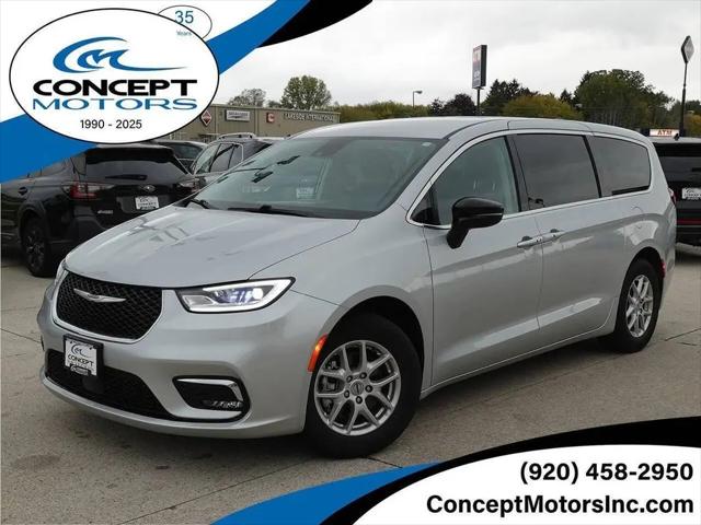 2024 Chrysler Pacifica Touring L for sale in Sheboygan, WI
