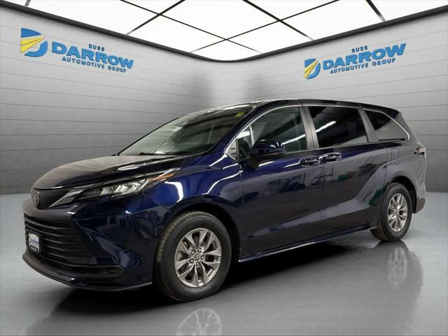 2021 Toyota Sienna LE for sale in West Bend, WI