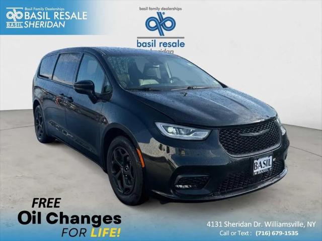 2022 Chrysler Pacifica Hybrid Touring L for sale in Williamsville, NY