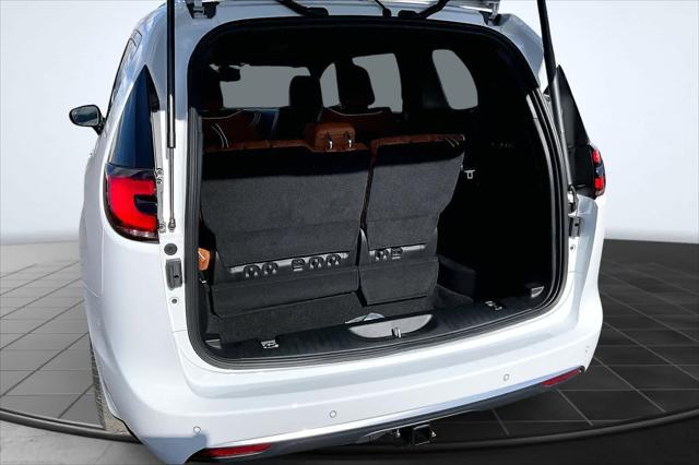 2026 Chrysler Pacifica Pinnacle AWD
