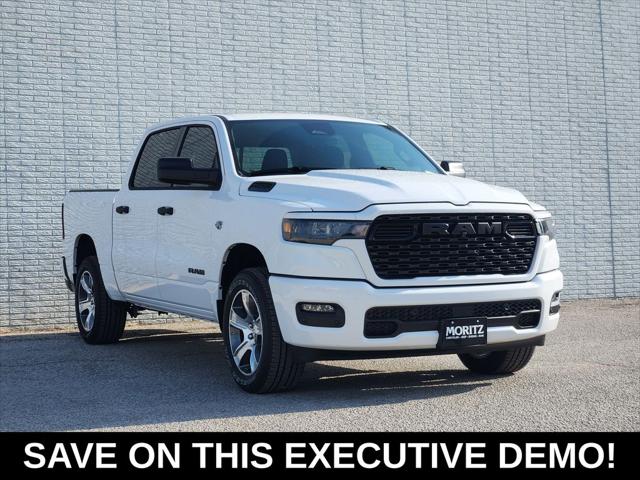 2026 RAM 1500 RAM 1500 EXPRESS CREW CAB 4X4 57 BOX