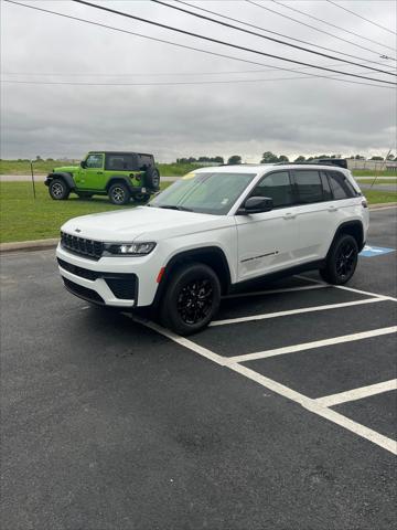 2026 Jeep Grand Cherokee GRAND CHEROKEE LAREDO ALTITUDE 4X4