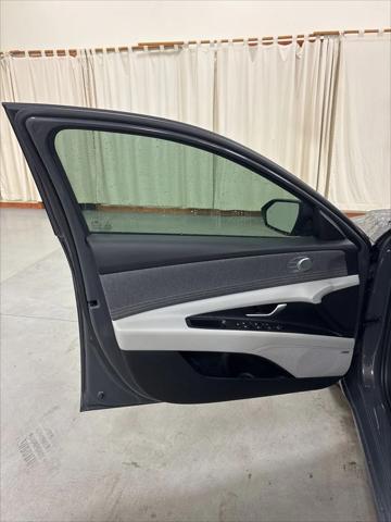 2025 Hyundai Elantra Hybrid Limited