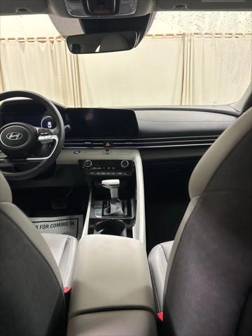 2025 Hyundai Elantra Hybrid Limited