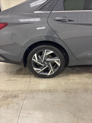 2025 Hyundai Elantra Hybrid Limited