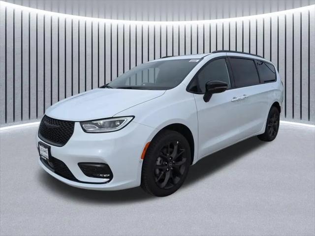 2026 Chrysler Pacifica Limited AWD for sale in Crystal Lake, IL