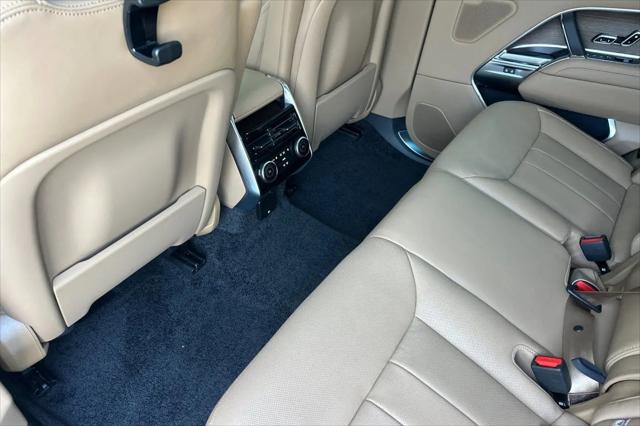 2026 Land Rover Range Rover P400 SE 7 Seat