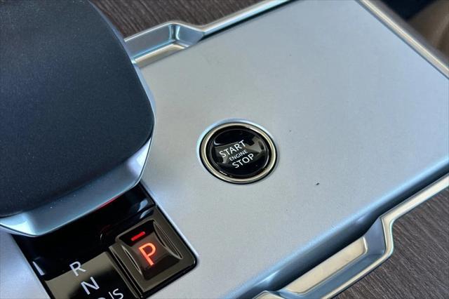 2026 Land Rover Range Rover P400 SE 7 Seat