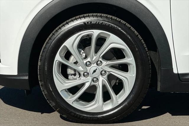 2027 Chevrolet Bolt LT FWD