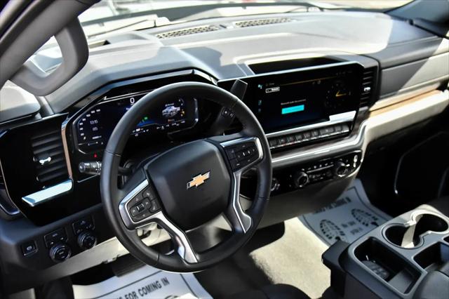 2024 Chevrolet Silverado 1500 4WD Crew Cab Standard Bed LT