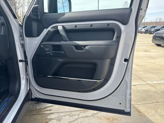 2026 Land Rover Defender P635 OCTA
