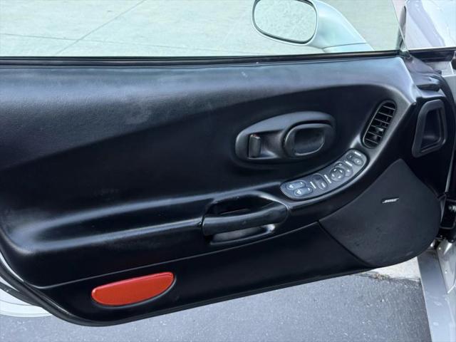 2001 Chevrolet Corvette Base