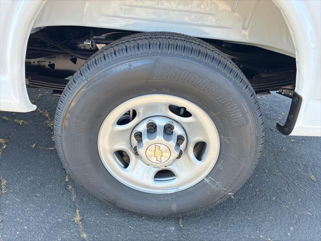 2026 Chevrolet Express Cargo Van 2500 Regular Wheelbase, WT, RWD