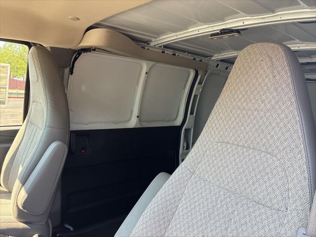 2026 Chevrolet Express Cargo Van 2500 Regular Wheelbase, WT, RWD