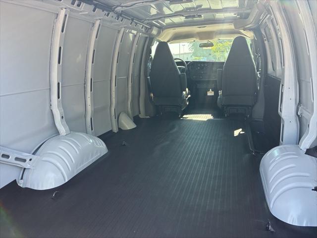 2026 Chevrolet Express Cargo Van 2500 Regular Wheelbase, WT, RWD