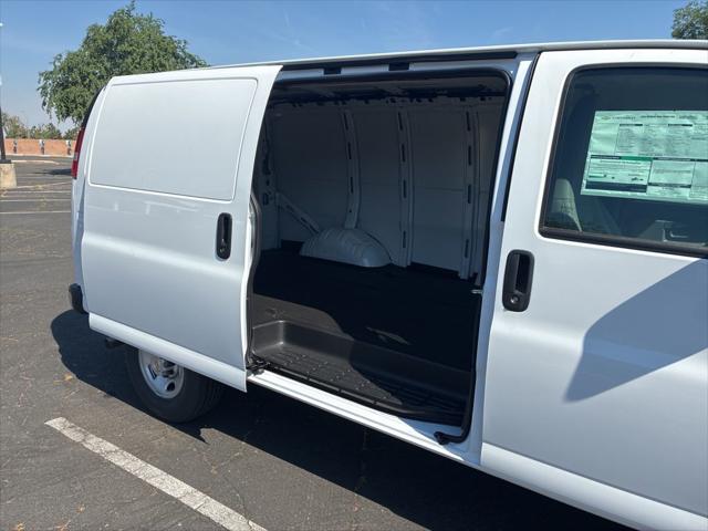 2026 Chevrolet Express Cargo Van 2500 Regular Wheelbase, WT, RWD