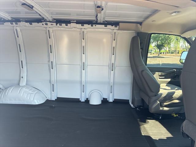2026 Chevrolet Express Cargo Van 2500 Regular Wheelbase, WT, RWD