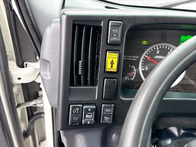 2023 Isuzu NRR BOX TRUCK