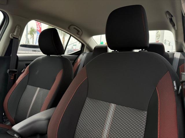 2025 Nissan Versa 1.6 SR