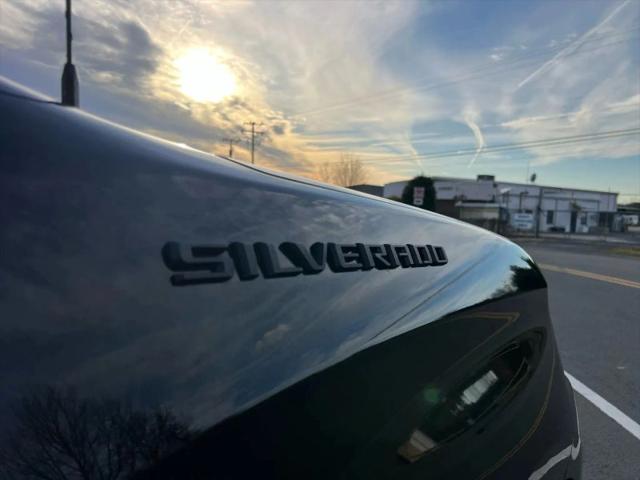 2021 Chevrolet Silverado 1500 4WD Crew Cab Short Bed Custom
