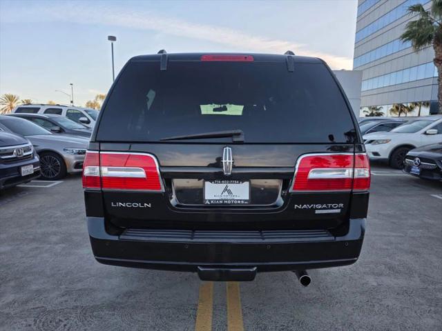 2012 Lincoln Navigator L Base