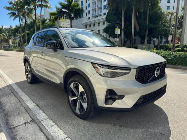 2025 Volvo XC40 B5 Plus Dark Theme