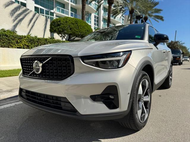 2025 Volvo XC40 B5 Plus Dark Theme