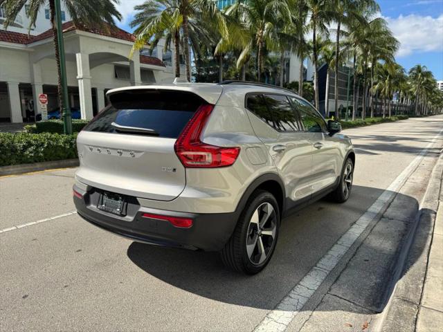 2025 Volvo XC40 B5 Plus Dark Theme
