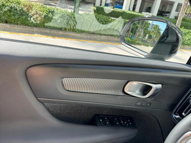 2025 Volvo XC40 B5 Plus Dark Theme