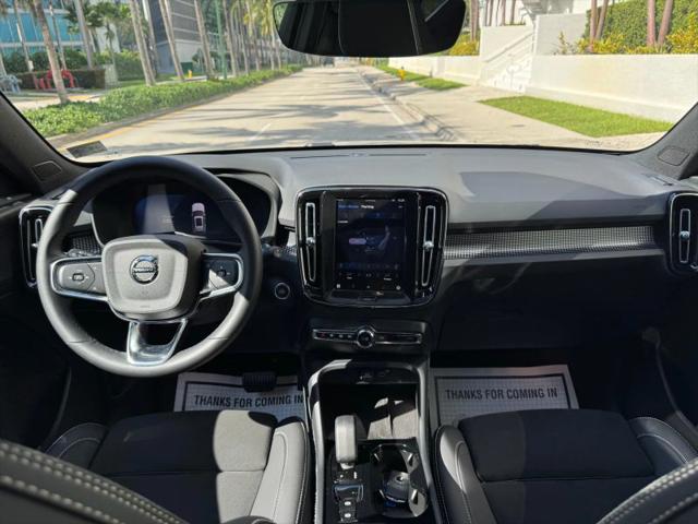2025 Volvo XC40 B5 Plus Dark Theme