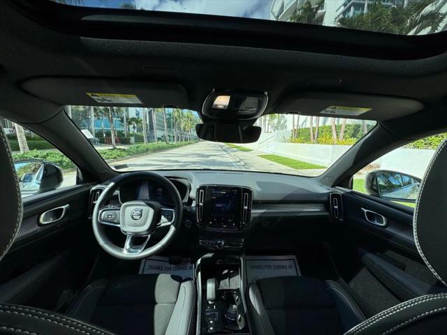 2025 Volvo XC40 B5 Plus Dark Theme
