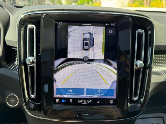 2025 Volvo XC40 B5 Plus Dark Theme