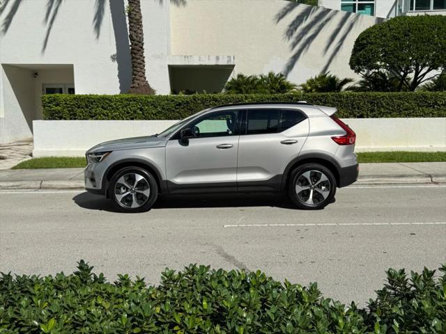 2025 Volvo XC40 B5 Plus Dark Theme