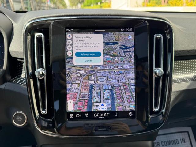 2025 Volvo XC40 B5 Plus Dark Theme