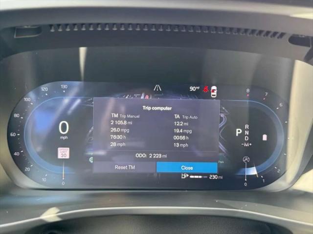 2025 Volvo XC40 B5 Plus Dark Theme