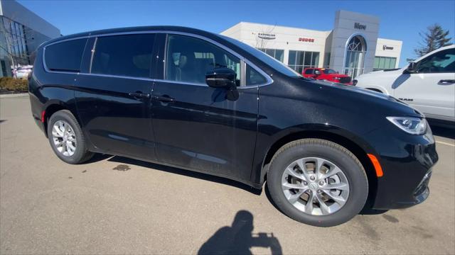 2026 Chrysler Pacifica Select AWD