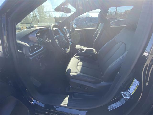 2026 Chrysler Pacifica Select AWD